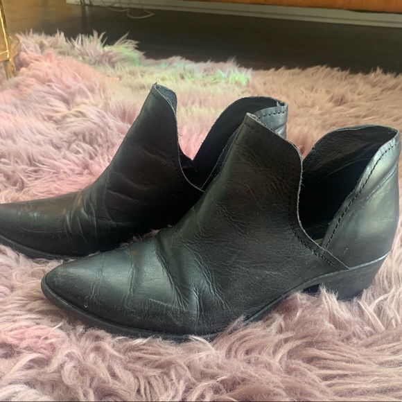 Steve Madden Austin Bootie - Picture 2 of 4